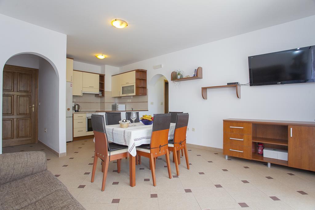 Apartments Villa Maris Lumbarda Room photo
