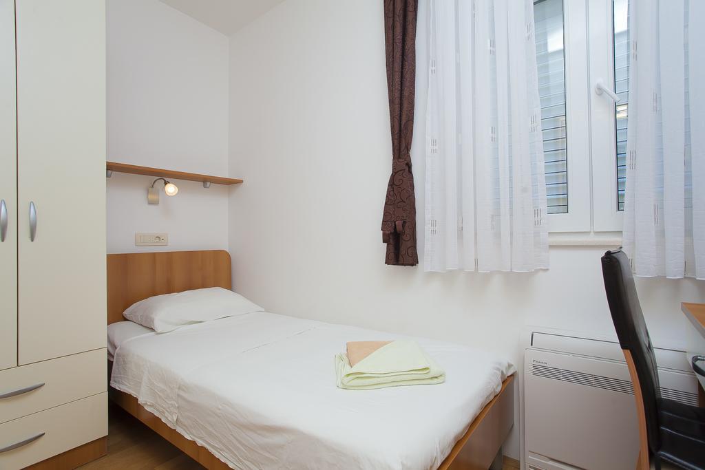 Apartments Villa Maris Lumbarda Room photo