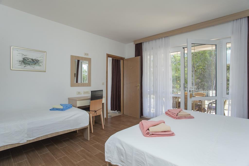 Apartments Villa Maris Lumbarda Room photo