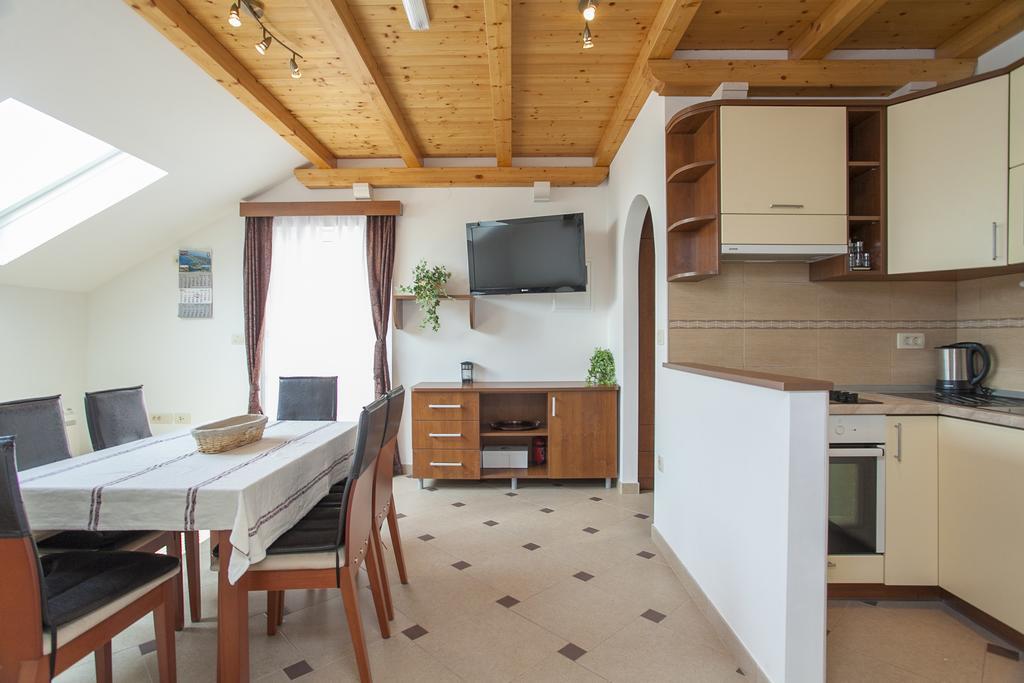 Apartments Villa Maris Lumbarda Room photo